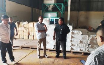 Anggota Komisi IV DPR RI Usman Husin Sidak ke Gudang Bulog Tenau