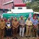 Anggota Komisi IV DPR RI Usman Husin Didampingi Bupati dan Sekda, Saat Menyerahkan Bantuan Combine Harvester, Power Threser,dan 45 Ton Benih Jagung Unggul kepada Kelompok Tani di TTS